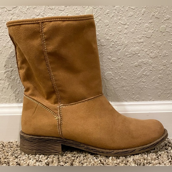 Warm Boots - Picture 9 of 10